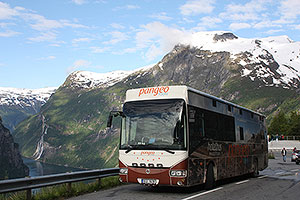 Hotelbus Iveco na vyhlídce nad Geirangerfjordem, Norsko, 2012 / Cestovní kancelář Pangeo tours | Cestovní kancelář PangeoTours