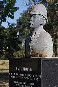 Busta Emila Holuba v Livingstonu
