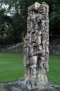 Copán přezdívaný "město stél"