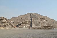 Teotihuacán - Měsíční pyramida