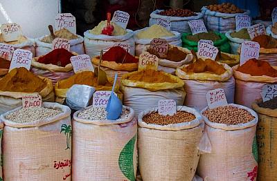 Pouliční trhy ve městě Marakéš