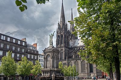 Katedrála Clermont Ferrand, poznávací zájezd: Francie, Andorra - Burgundskem k Azurovému pobřeží